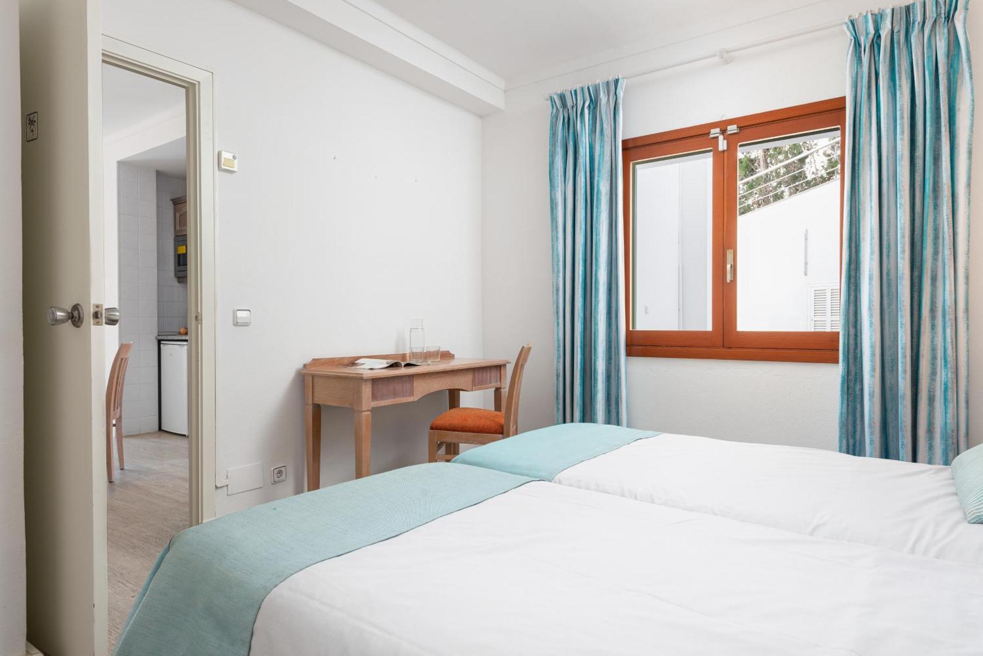 Apartamentos Playa Marina Cala Ferrera  Exteriör bild